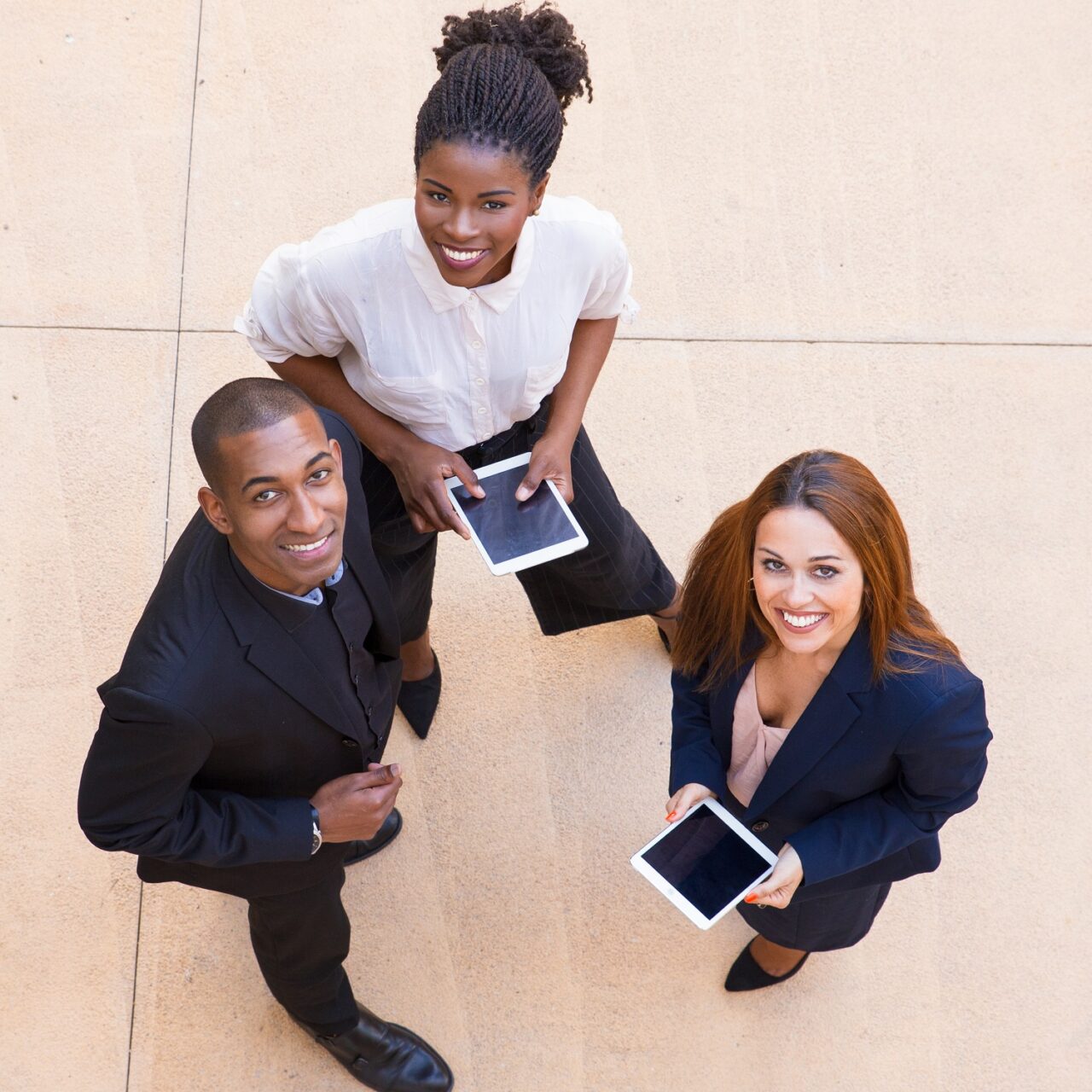 https://alternative-workforce.services/wp-content/uploads/2024/12/three-happy-people-1280x1280.jpg